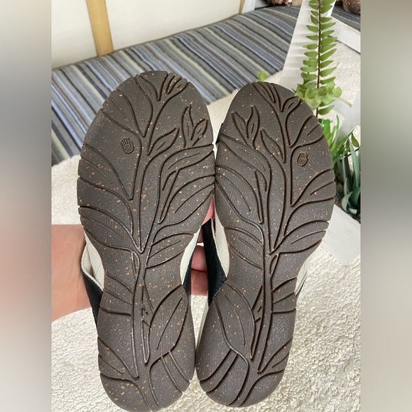 Teva sandals size 7 - Picture 3 of 4